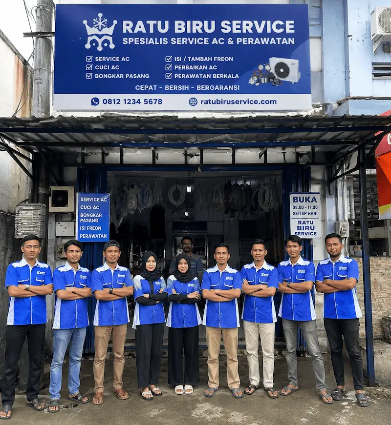  foto teknisi service AC